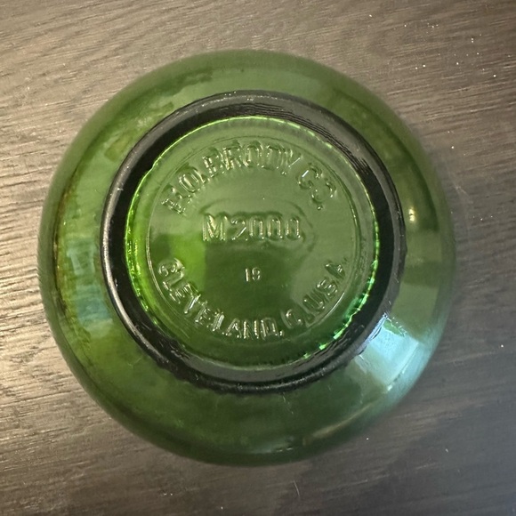 Elegant Green Glass Art Bowl - Picture 5 of 6